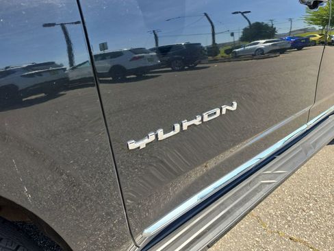 Certified 2024 GMC Yukon XL SLT w/ SLT Luxury Package AWD/4WD image 38