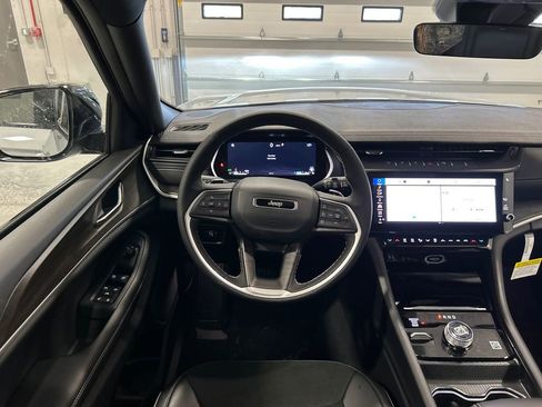 New 2026 Jeep Grand Cherokee Altitude image 27