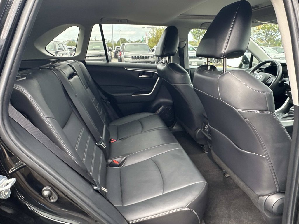 Used 2022 Toyota RAV4 XLE Premium AWD/4WD image 15