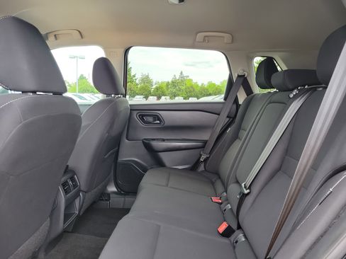 Used 2024 Nissan Rogue S AWD/4WD image 11