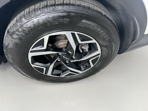 Used 2024 Kia Sportage LX image 11