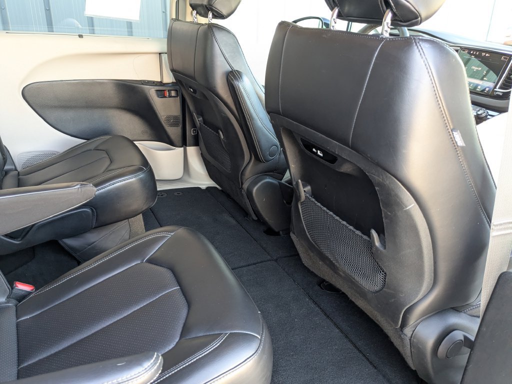 Used 2024 Chrysler Pacifica Touring-L FWD image 34
