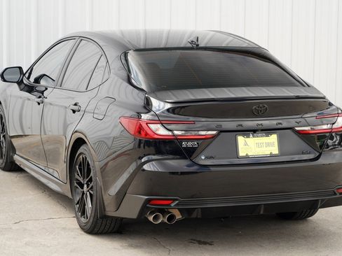 Used 2025 Toyota Camry SE w/ Convenience Package image 49