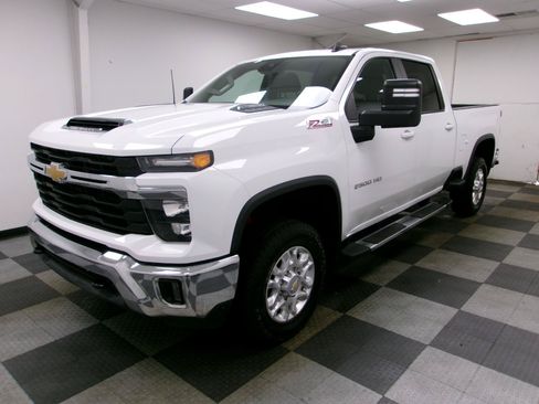 Used 2024 Chevrolet Silverado 2500 LT AWD/4WD image 1