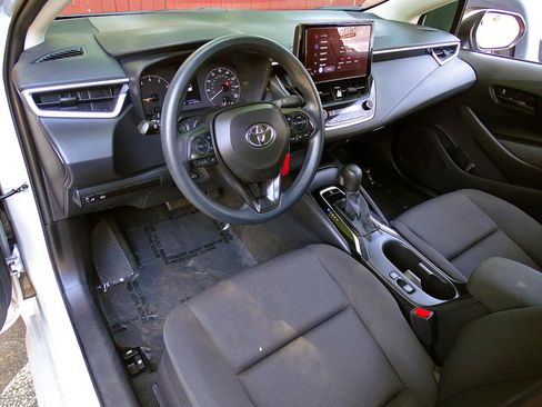 Used 2024 Toyota Corolla LE FWD image 17