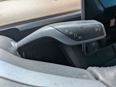 Used 2022 Tesla Model Y Long Range image 12