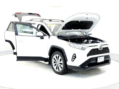 Certified 2021 Toyota RAV4 XLE Premium image 9