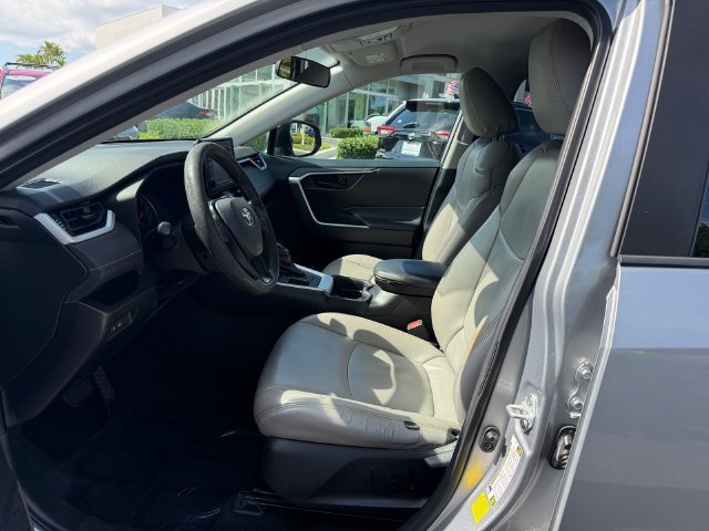 Used 2021 Toyota RAV4 LE FWD image 10