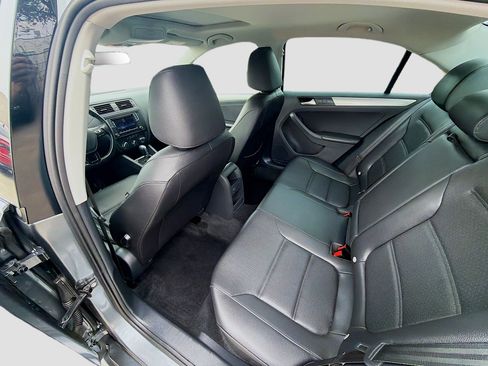 Used 2017 Volkswagen Jetta SE FWD image 23