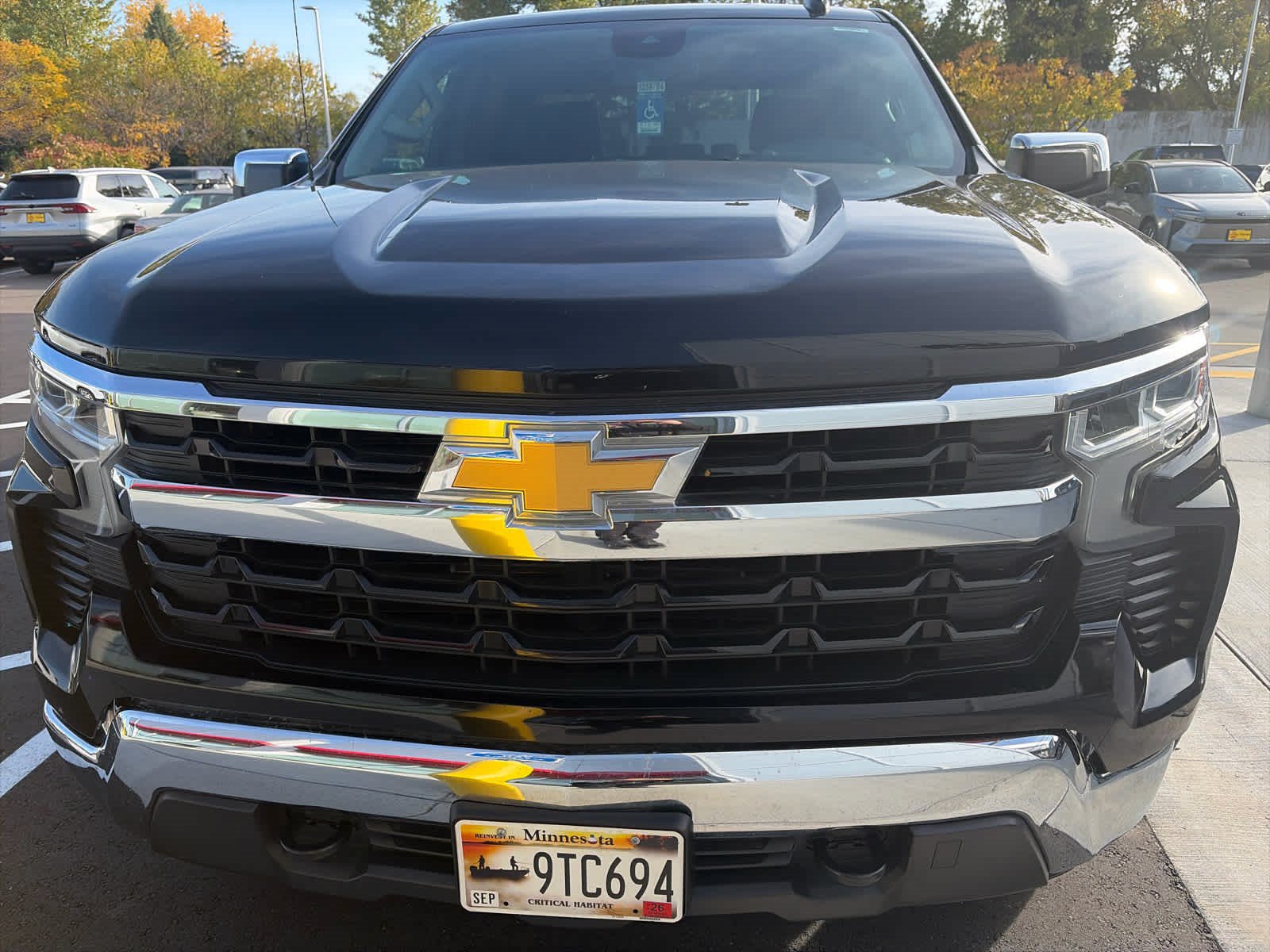 Used 2022 Chevrolet Silverado 1500 LT AWD/4WD image 2