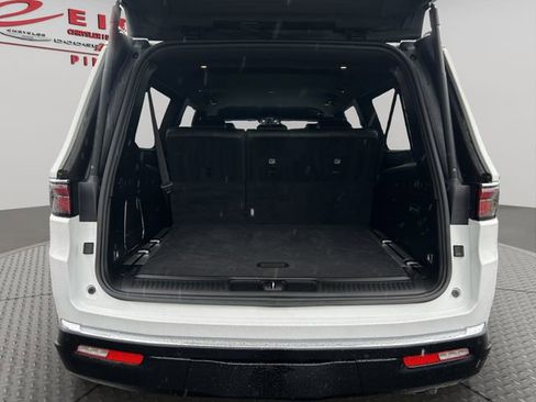Used 2025 Jeep Wagoneer L Series III AWD/4WD image 24