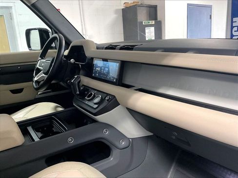 Used 2020 Land Rover Defender 110 SE AWD/4WD image 14