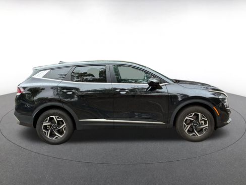 Used 2025 Kia Sportage LX image 8