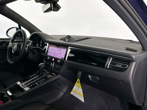 Certified 2025 Porsche Macan image 29