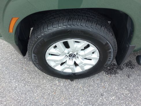 Used 2024 Nissan Frontier SV w/ SV Convenience Package image 27