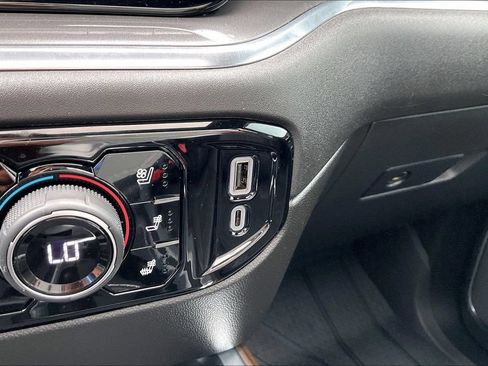 Used 2023 Chevrolet Silverado 1500 High Country w/ High Country Premium Package AWD/4WD image 19