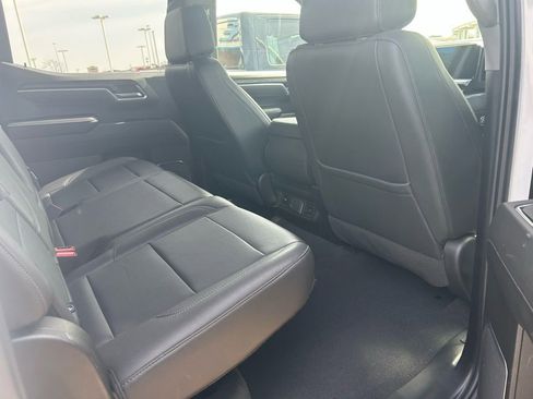 Used 2025 GMC Sierra 1500 SLT image 4