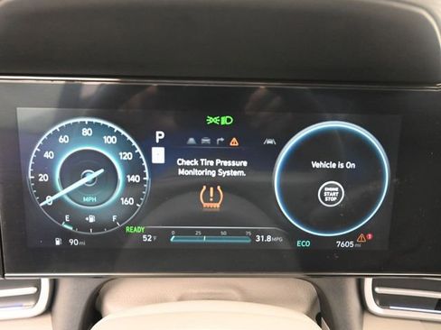 Used 2025 Hyundai Elantra SEL image 17