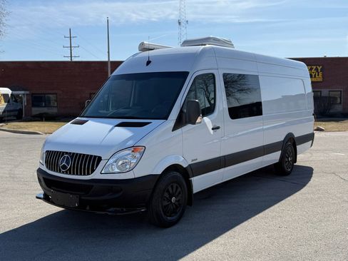 Used 2013 Freightliner Sprinter 2500 RWD image 4