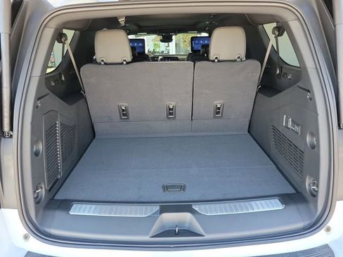 New 2026 Chevrolet Suburban Premier RWD image 7