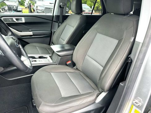 Used 2022 Ford Explorer XLT image 17