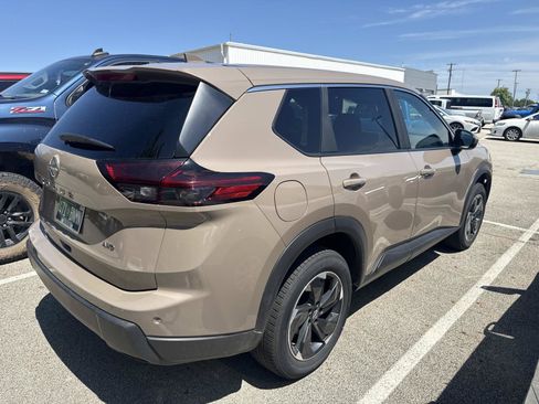 Used 2025 Nissan Rogue SV AWD/4WD image 7