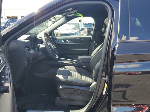 Certified 2025 Ford Explorer ST-Line w/ Premium Package image 21