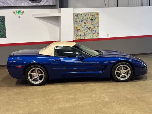 Used 2004 Chevrolet Corvette Convertible w/ Preferred Equipment Group RWD image 50