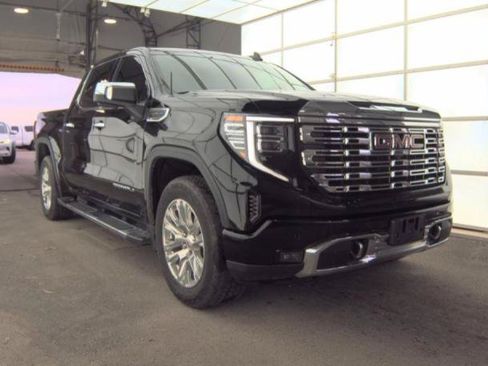 Used 2023 GMC Sierra 1500 Denali w/ Technology Package AWD/4WD image 3