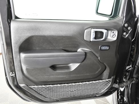 Used 2025 Jeep Wrangler Unlimited Rubicon AWD/4WD image 28