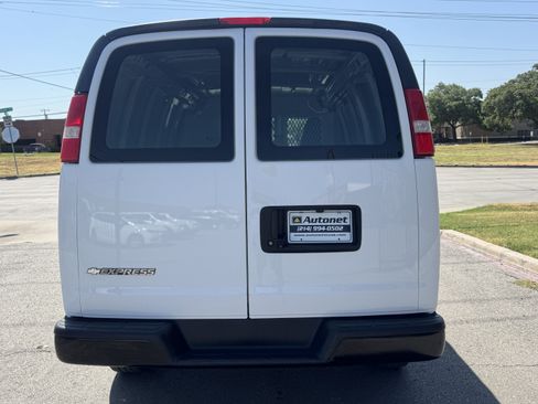 Used 2019 Chevrolet Express 2500 RWD image 4