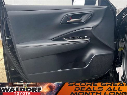 Used 2025 Toyota Crown XLE image 27