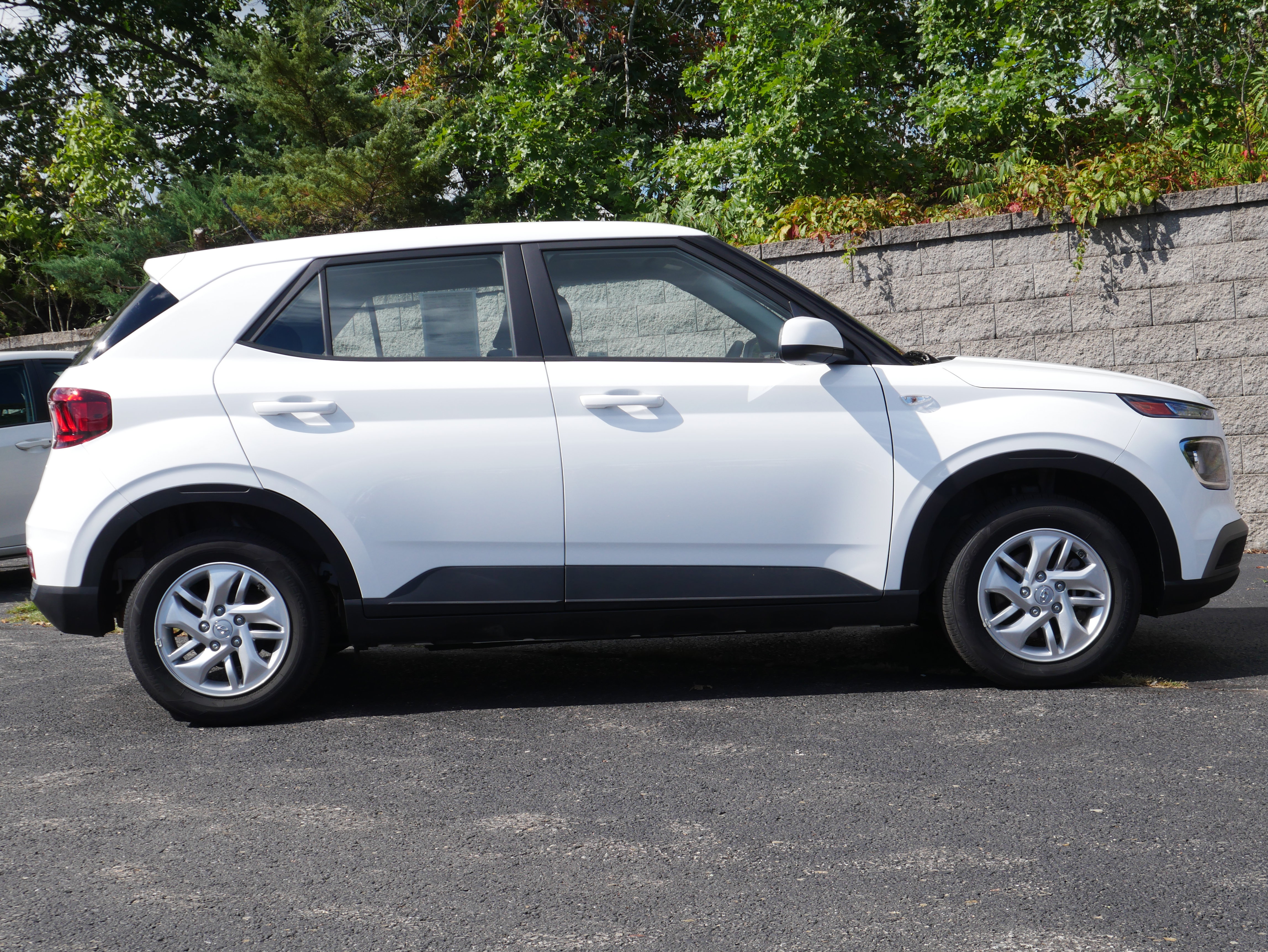 Used 2026 Hyundai Venue SE FWD image 8