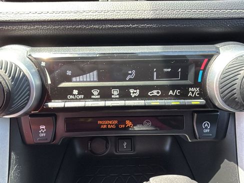 Used 2020 Toyota RAV4 LE w/ All Weather Liner Package AWD/4WD image 18