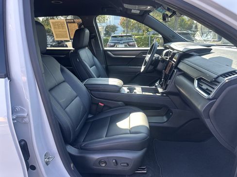 Used 2026 GMC Acadia Elevation w/ Elevation Premium Package FWD image 22