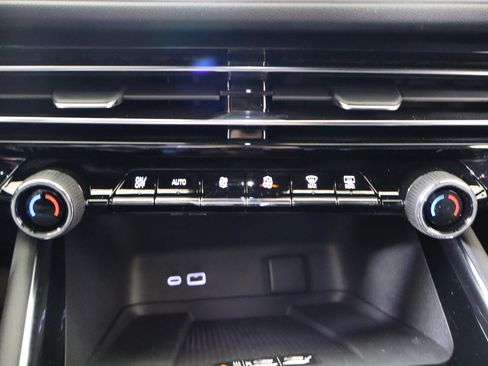 New 2026 Chevrolet Traverse LT w/ Midnight/Sport Edition image 27