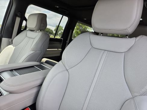 New 2026 Jeep Grand Wagoneer 2WD w/ Premium Group I image 28