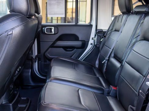 Used 2023 Jeep Wrangler Unlimited Sahara image 14