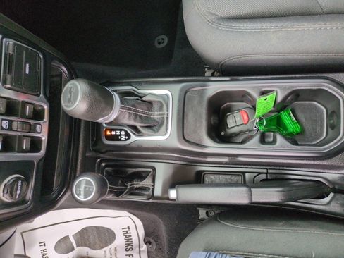 Used 2019 Jeep Wrangler Unlimited Sahara AWD/4WD image 21