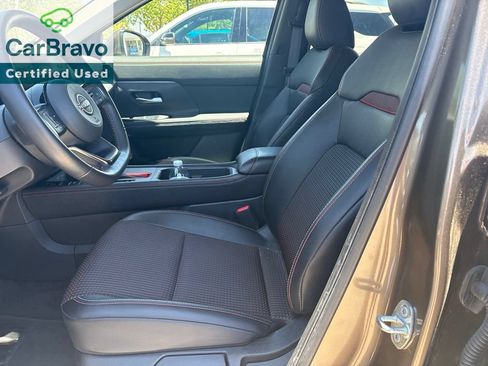 Used 2025 Nissan Kicks SR AWD/4WD image 7