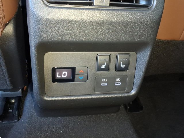 Used 2026 Nissan Rogue Platinum w/ Tech Package AWD/4WD image 32