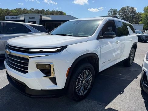 Used 2024 Chevrolet Traverse LT FWD image 7