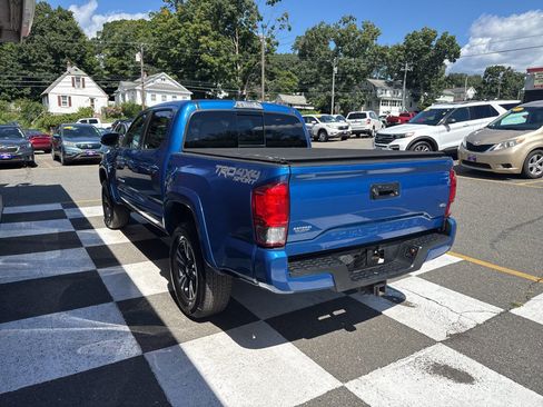 Used 2017 Toyota Tacoma TRD Sport w/ Tow Package (A/T) AWD/4WD image 4