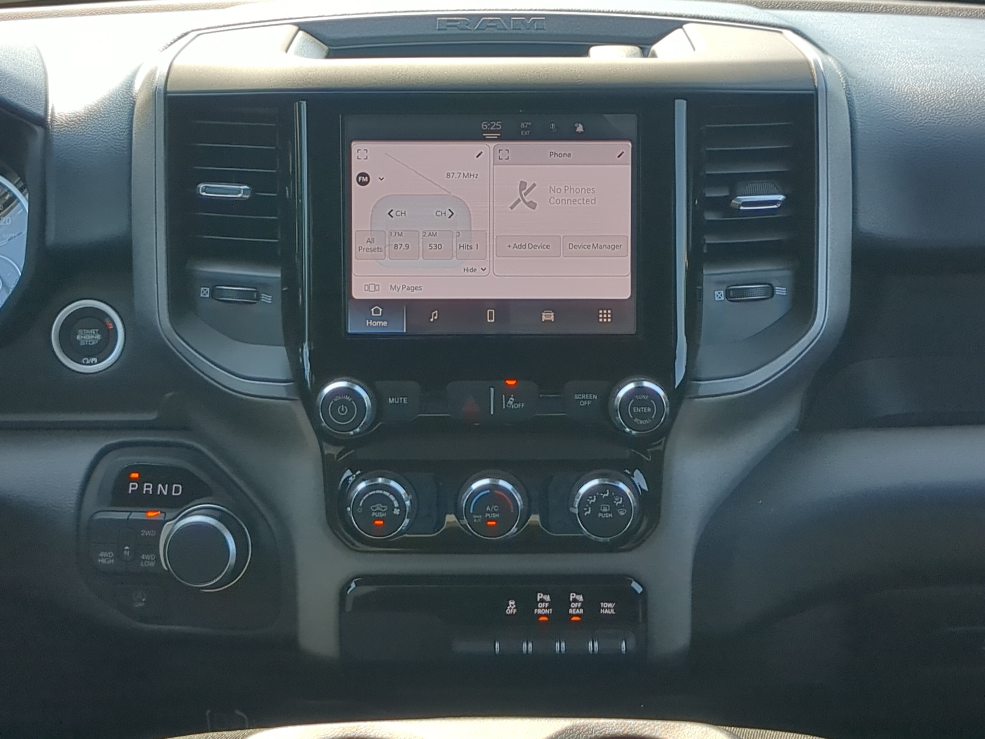 New 2026 RAM 1500 Express AWD/4WD image 17