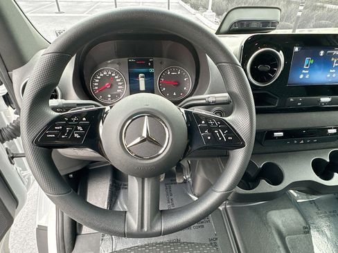 Used 2025 Mercedes-Benz Sprinter 2500 image 11