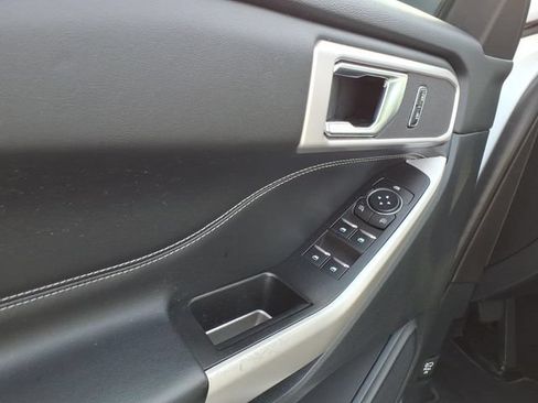 Certified 2021 Ford Explorer XLT w/ Equipment Group 202A AWD/4WD image 15