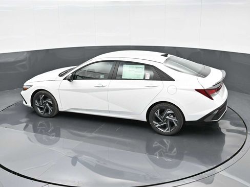 Used 2025 Hyundai Elantra Sport image 22
