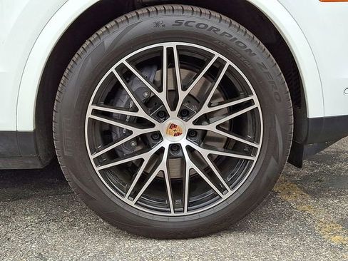 Certified 2026 Porsche Cayenne AWD/4WD image 12
