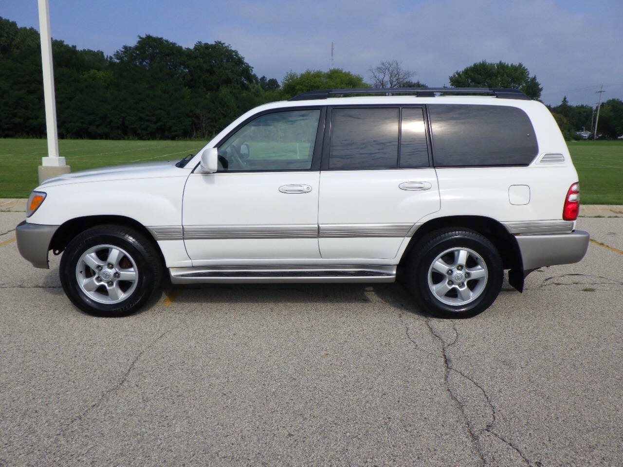 Used 2004 Toyota Land Cruiser AWD/4WD image 2