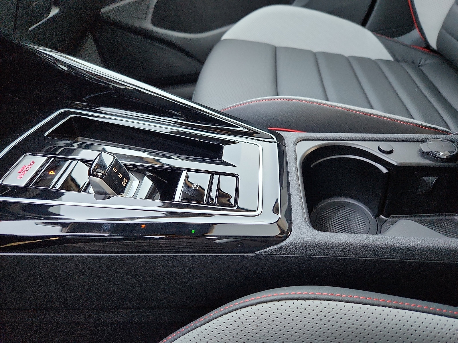 New 2026 Volkswagen GTI SE FWD image 20